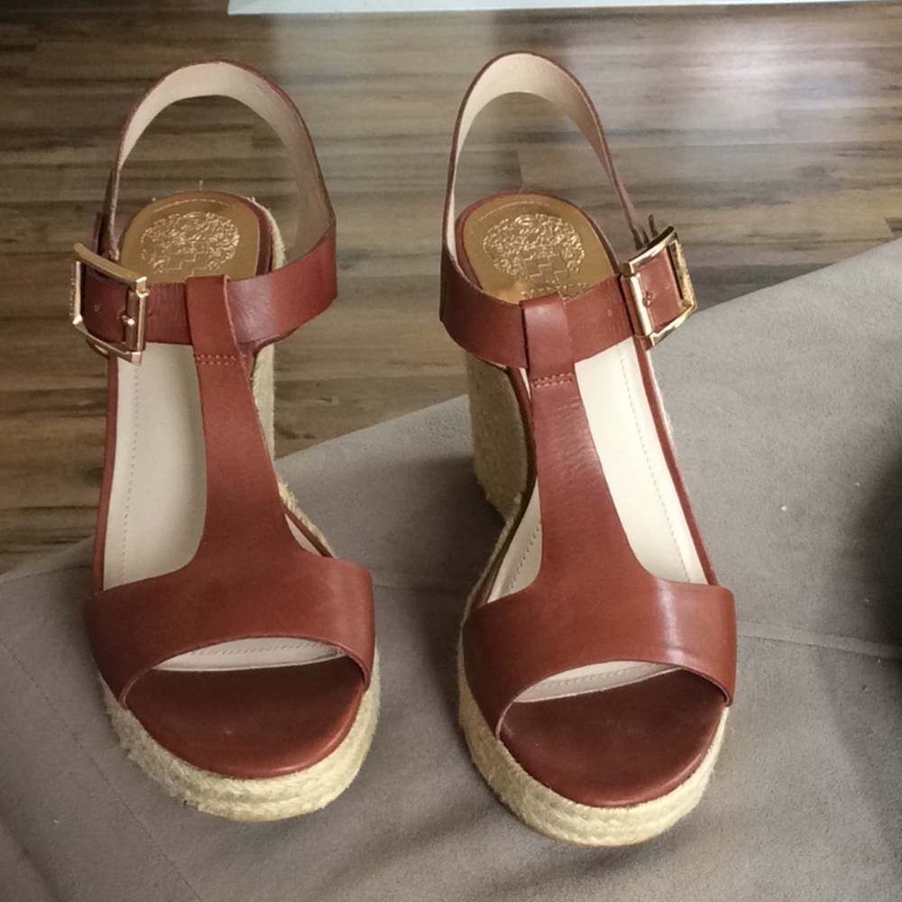 Vince Camuto platform